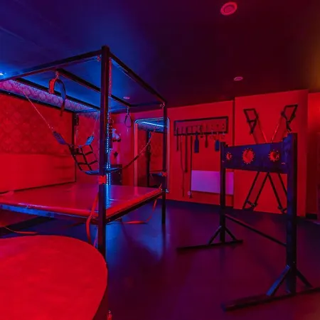 Playroom Xxl Loft Avec Espace Terrasse Vue Sur Les Toits Salle De Jeux Pour Adultes Centre 10 Min De St Emilion Proche Bordeaux