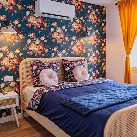 Playroom Xxl Loft Avec Espace Terrasse Vue Sur Les Toits Salle De Jeux Pour Adultes Centre 10 Min De St Emilion Proche Bordeaux Villa *
